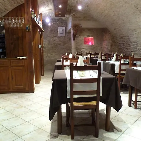 Hotel Du Donjon 2*